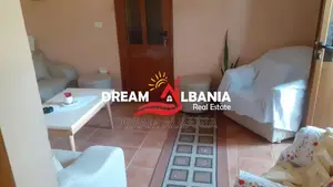 Shtepi Private + Ambjent Biznesi ne shitje ne Lushnje prane Stadiumit(