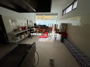 Jepet lokal me qera ne hyrje Freskut, ne Tirane (ID 42711053 )