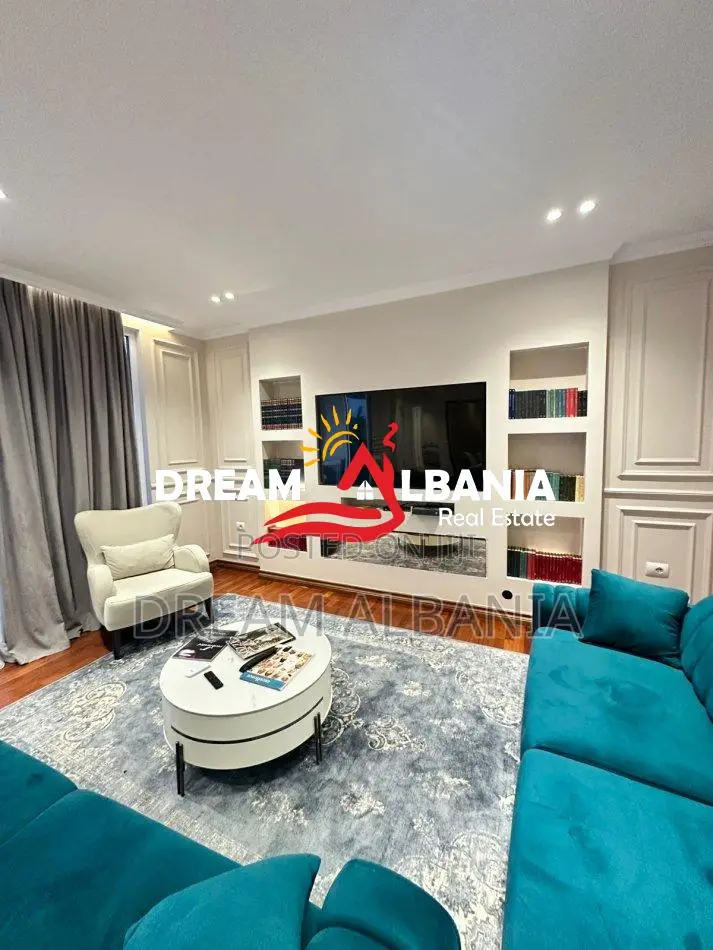 Jepet me qera apartament+verande | Penthouse 2+1+2 rruga e Kavajes (ID