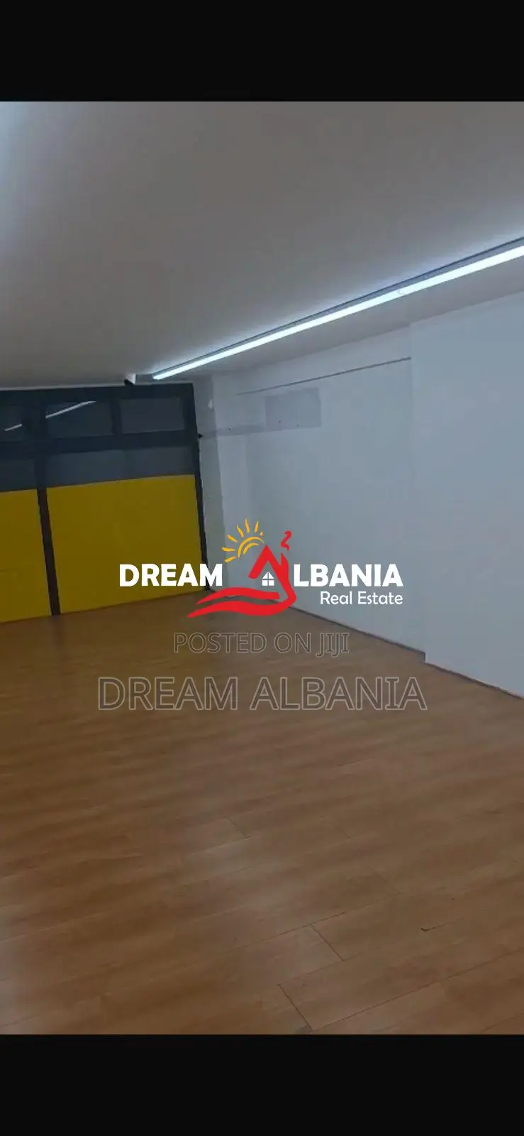 Jepet dyqan dublex me qera ne rrugen Islam Alla, Tirane (ID 42711089)