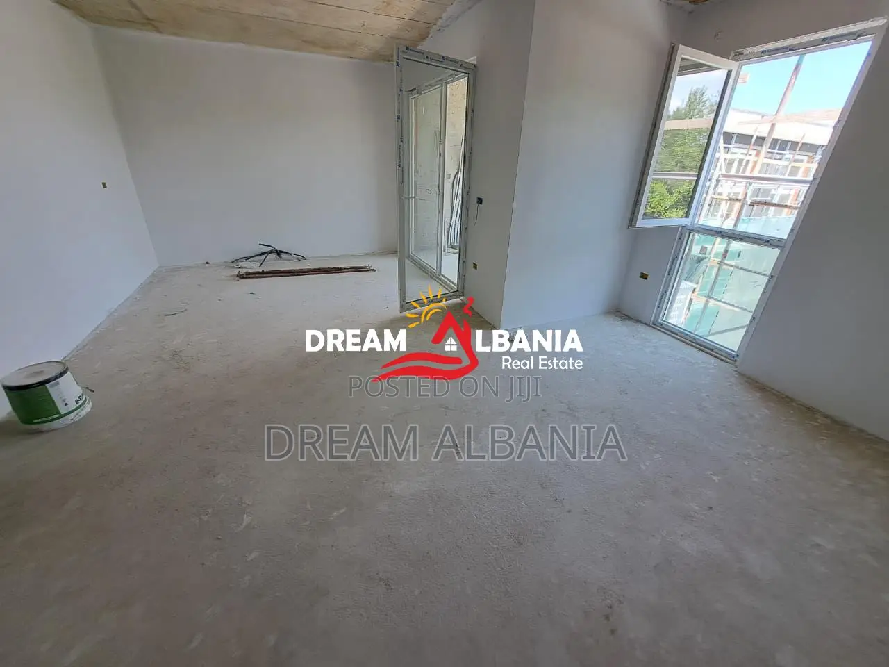 Apartament 2+1 ne shitje tek liqeni I thate prane Radisson Hotel ne Ti