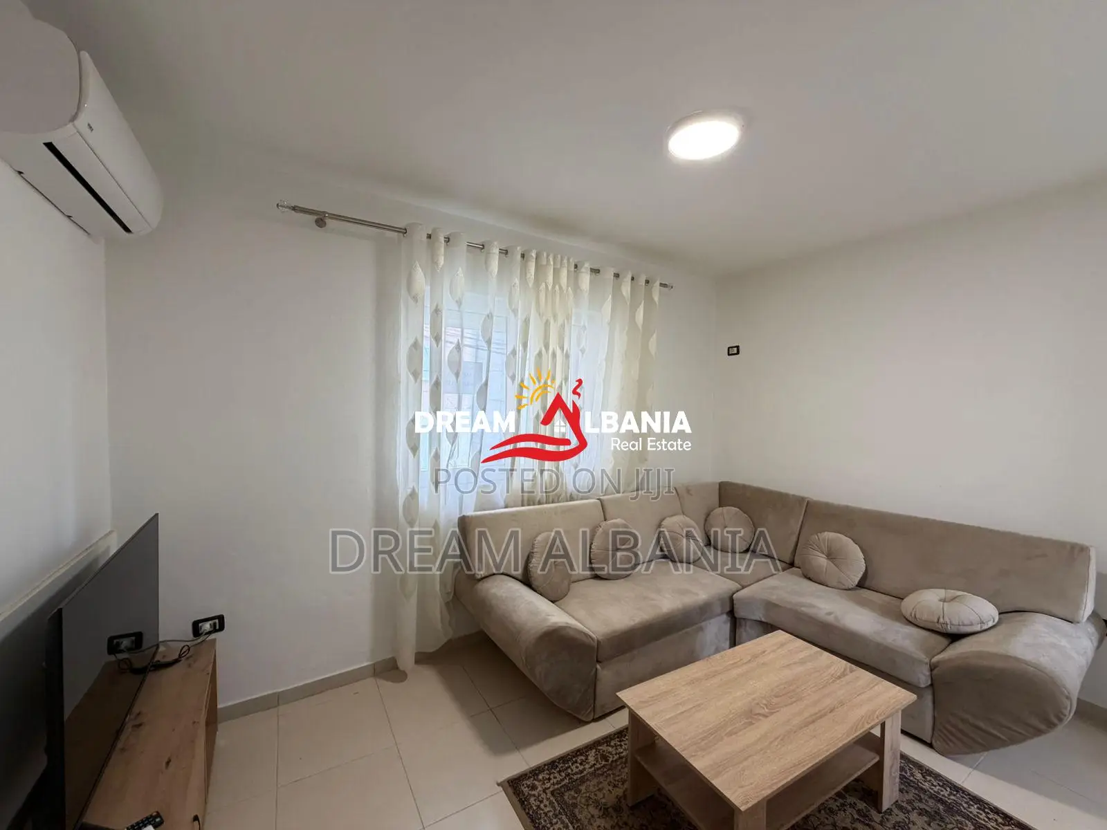 Jepet me qera apartament 1+1 me verande tek rruga Fortuzi, Tirane (ID 