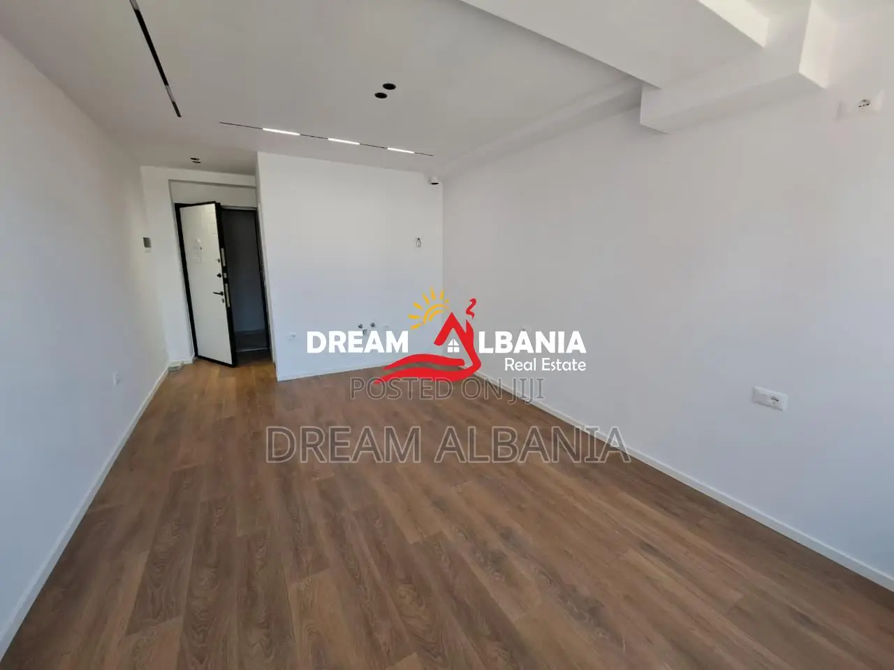 Garsoniere ne Shitje 21Dhjetori, Prane Hotel Mondialit (ID 5100001)