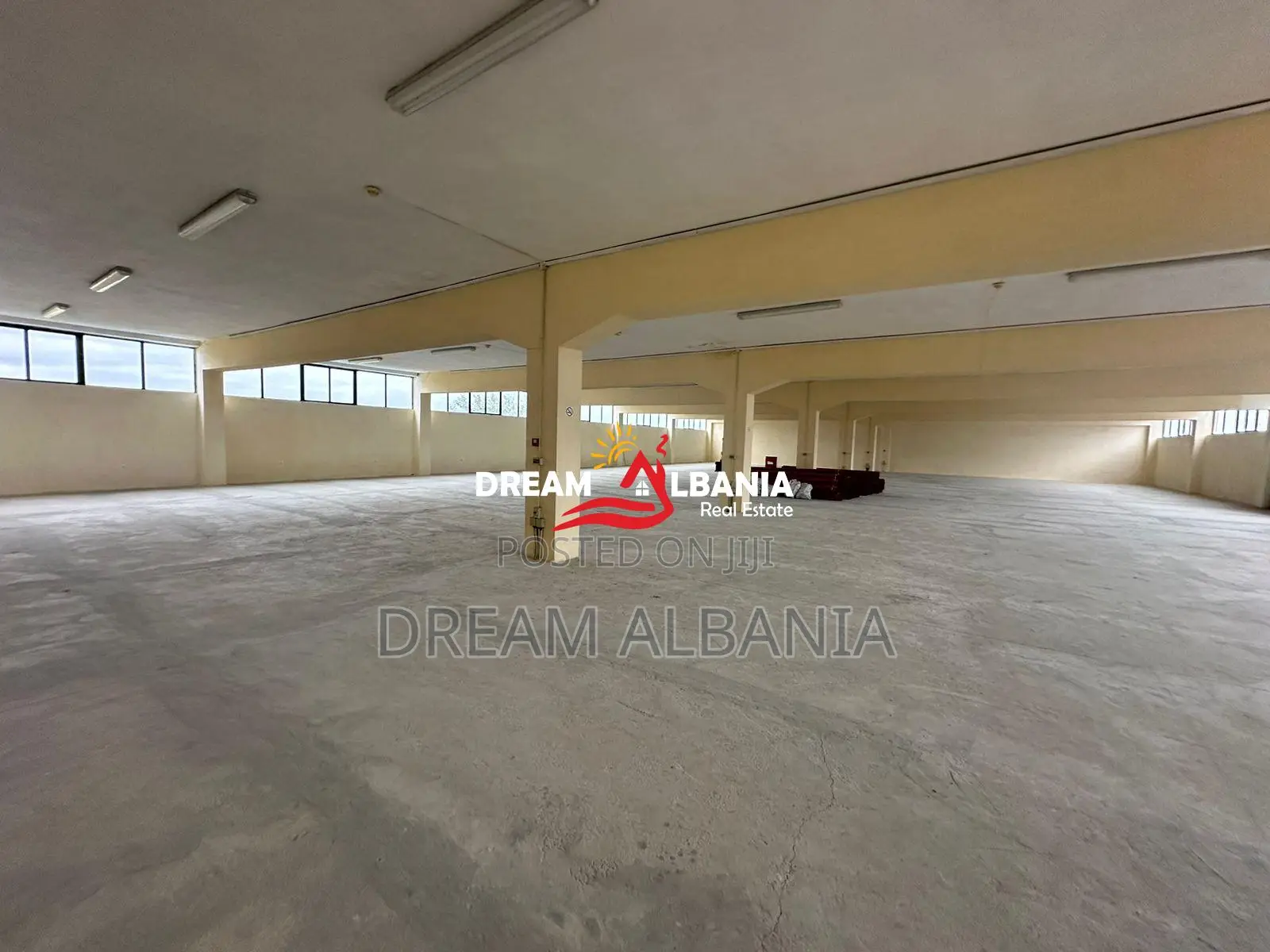 Magazine me qera ne Autostraden TR-DR prane City Park ne Tirane (ID 42