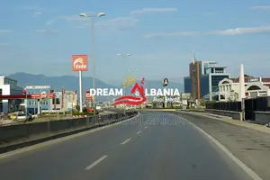 Kapanone ne shitje ne Autostraden Tirane-Durres prane City Park ID(418