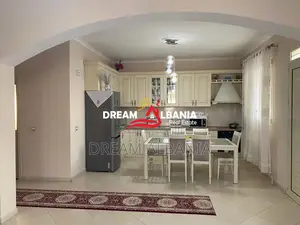 Vile me qera Mjull Bathore perballe qendres tregtare TEG ne Tirane (ID