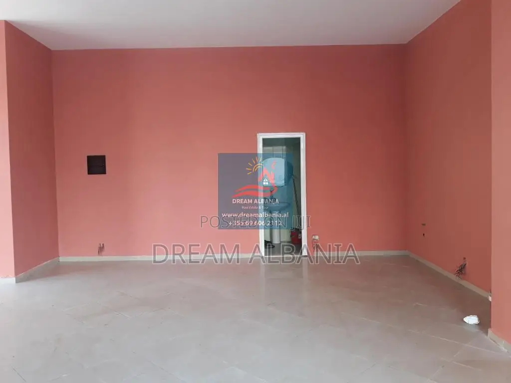 Shitet Dyqan, Rruga Mine Peza , perballe Hurry Fulltz, Tirane(ID 41710