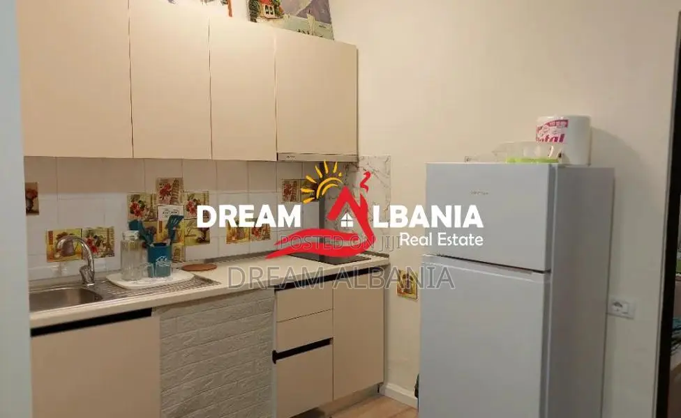 Jepet Apartament 1+1 me qera kati i pare i nje shtepie Private ne Mysl