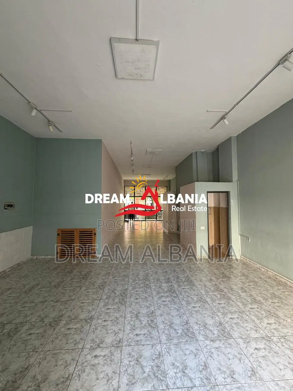 Jepet me Qira Dyqan ne zonen e 5 Maj, Tirane (42711183)