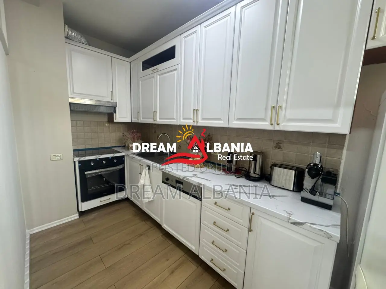 Apartament 2+1+2 me qera ne Qender prane Toptani Center, Tirane (ID 42