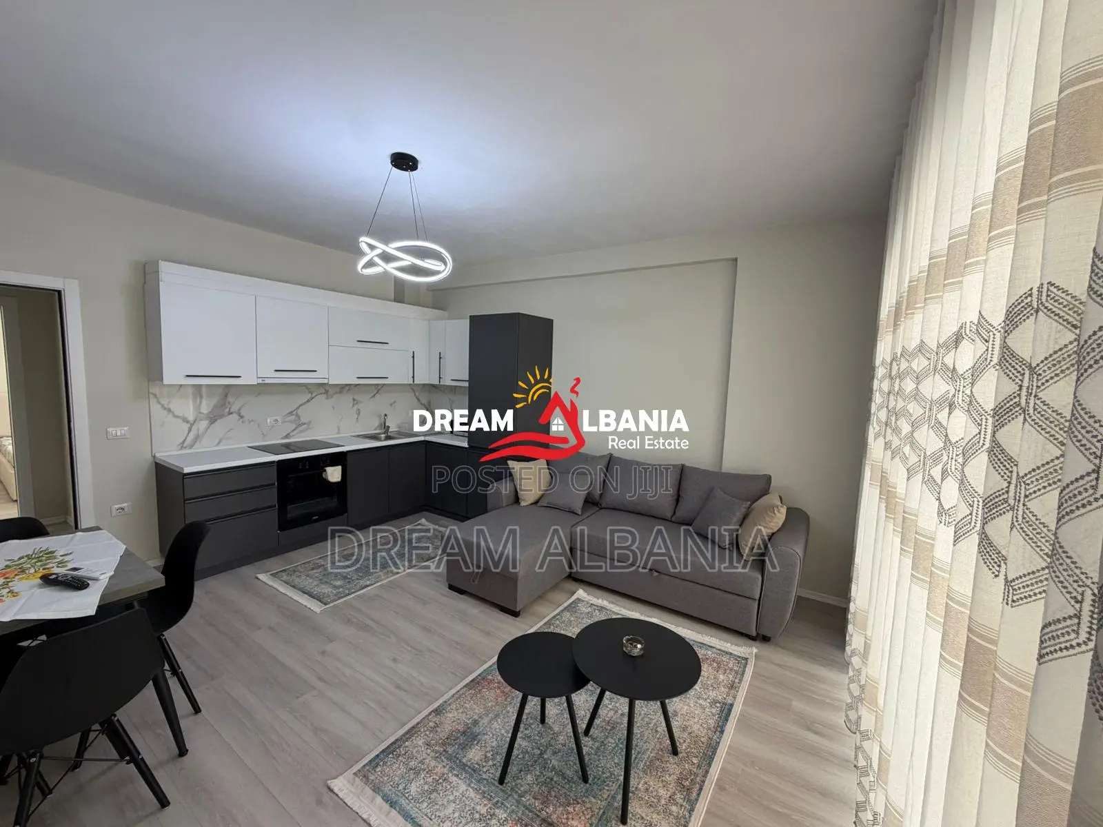 Shitet super apartament 2+1+2+post parkimi i perfshire ne Rrugen e Dur