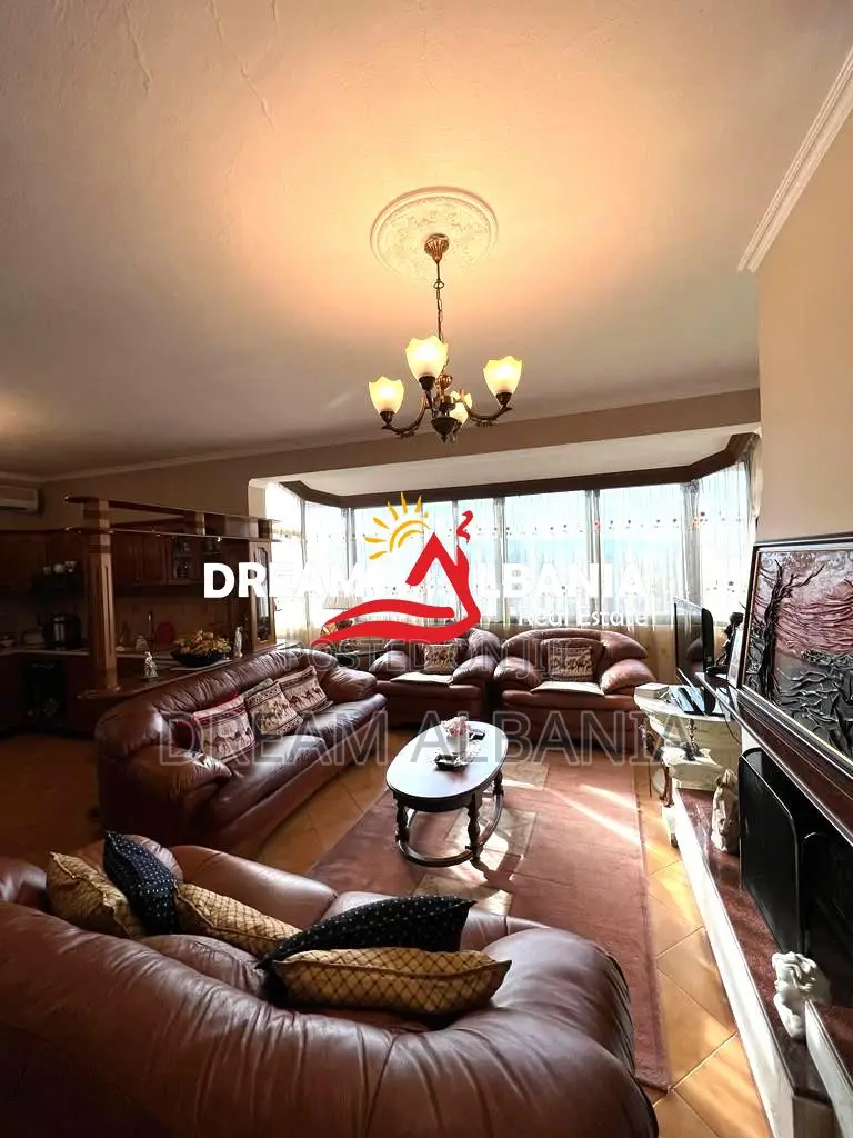 Shitet Apartament 2+1+Verande ne Laprake prane Kupoles, Tirane ID (412