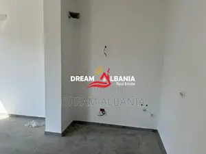 Ambjent per zyra me qera ne rrugen Karl Gega, prane Bulevardit te Ri (