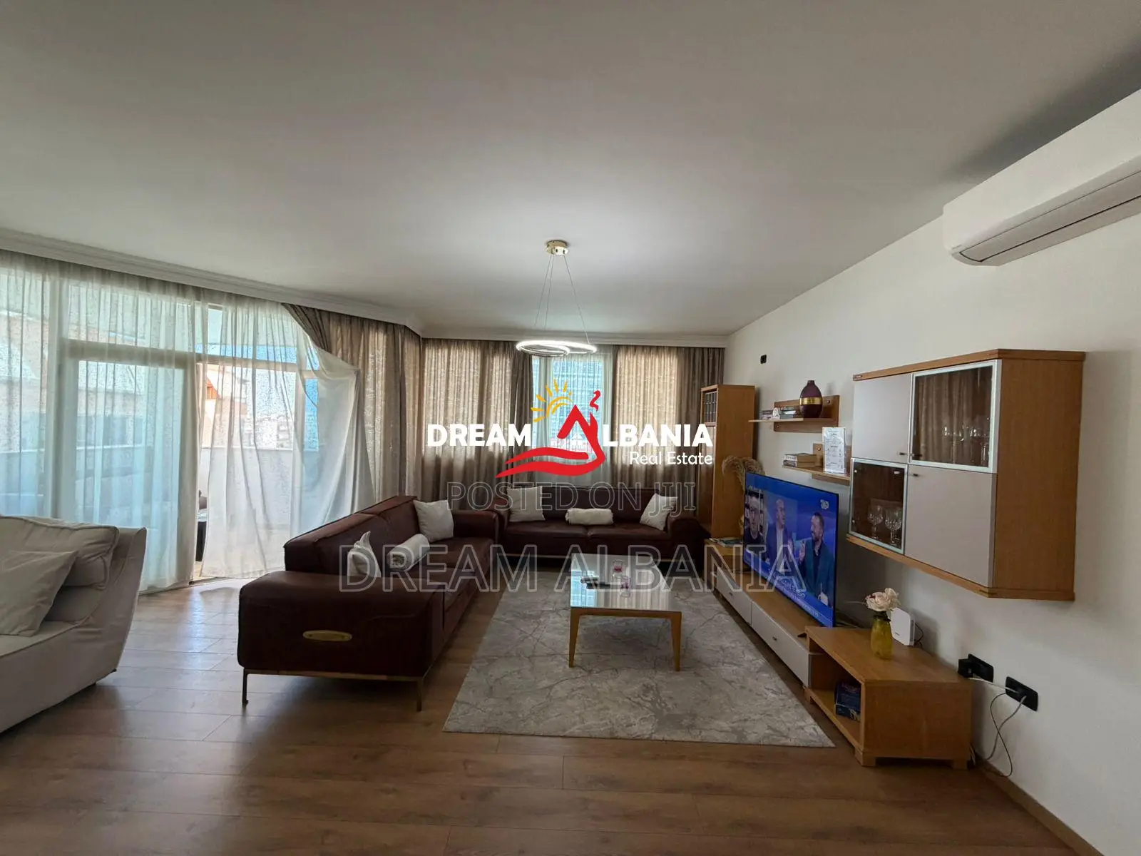 Apartament 3+1+2 me qera tek komuna e parisit prane kompleksit Kika (I