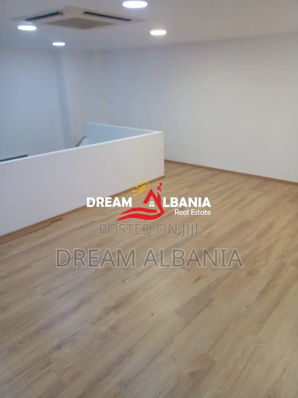 Ambient biznesi me qera prane Galerise ne Qender, Tirane ( ID 42611367
