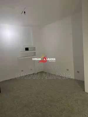 Dyqan/Zyre/Garsonjere per shitje ne zonen e Laprakes tek Rruga Dritan 
