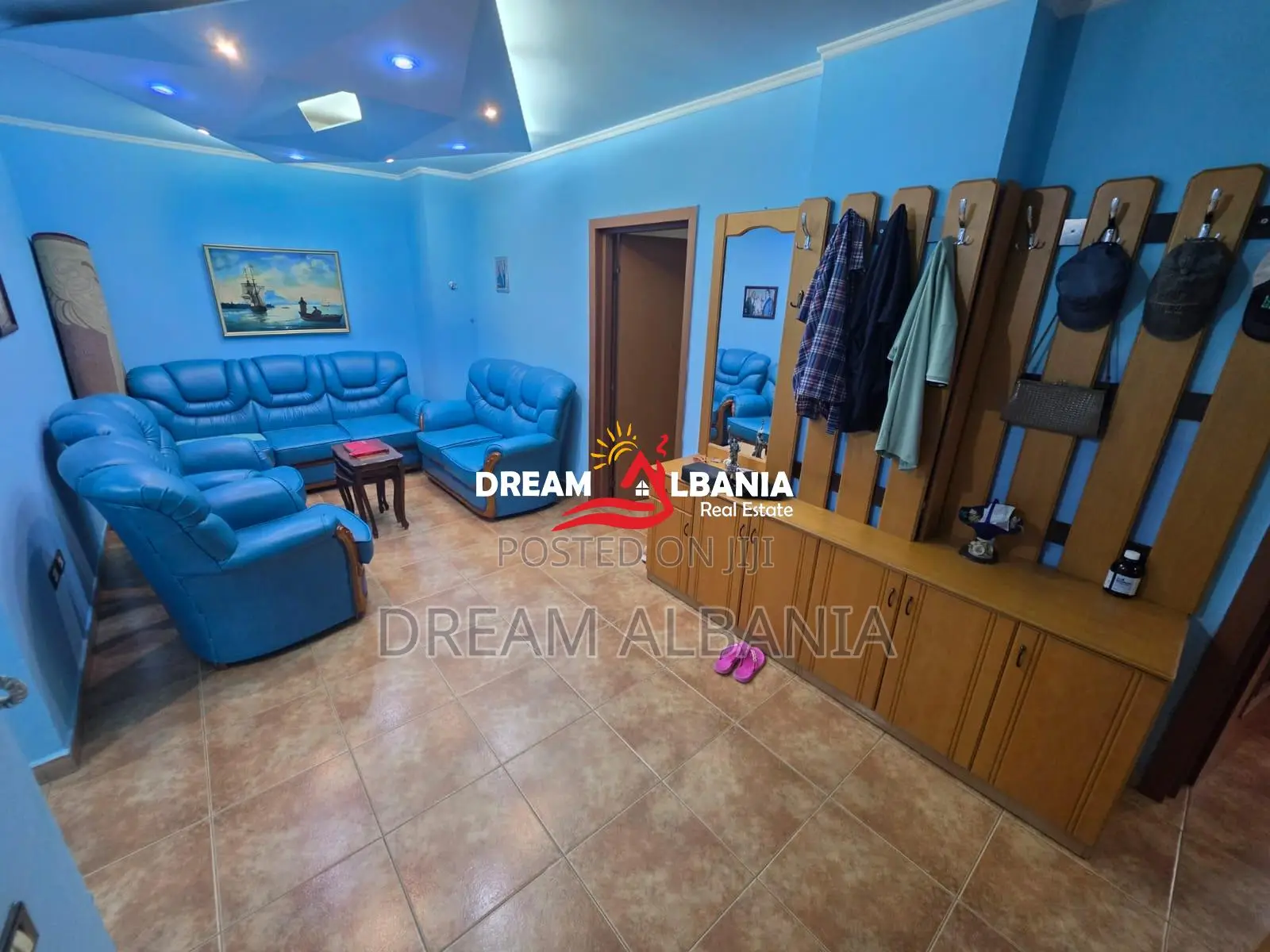 Shitet apartament 2+1+2 ne zonen e Bllokut prane Pallateve Agimi (ID 4