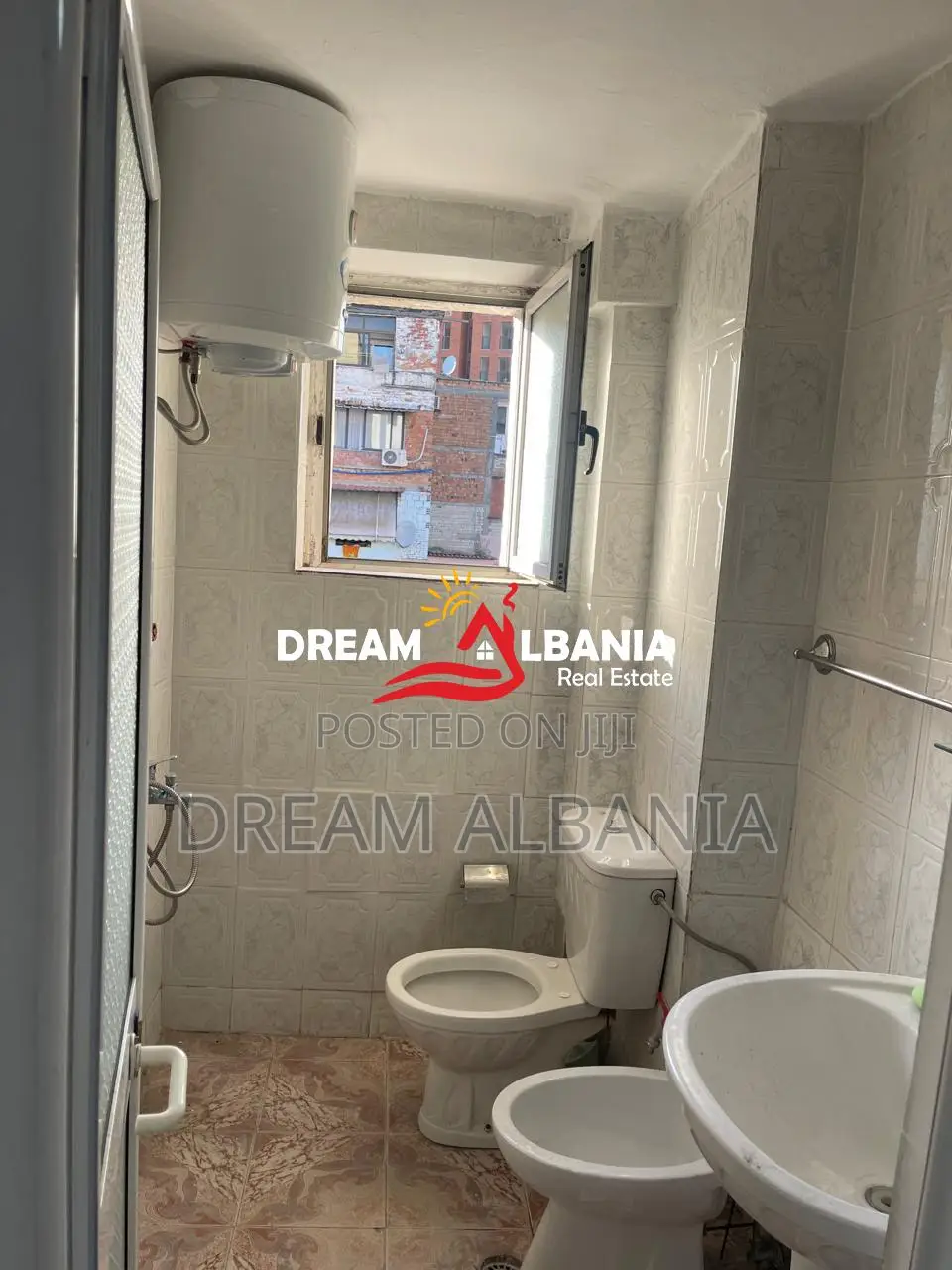Jepet me Qira Apartament 2+1 në Rrugën Ferit Xhajko (42215622)