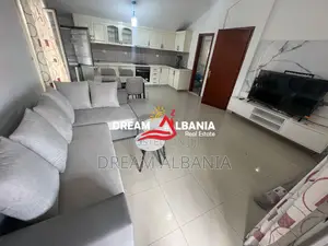 Apartament me qera 2+1 Duplex me verande tek Kristal Center afer Autos