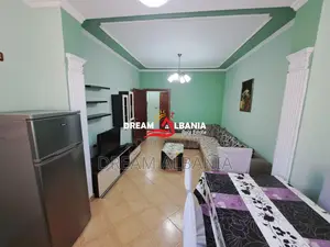 Apartament 1+1+Kuzhine e Vecuar ne Shitje ne Xhamllik, Prane Sheshit S