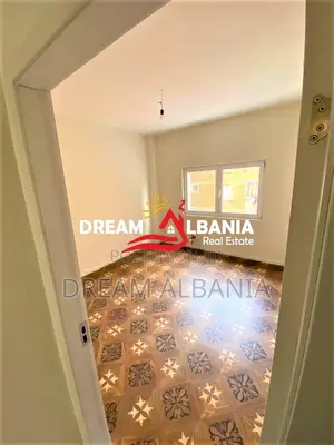 Zyre/Ambient Biznesi me Qera ne Qender prane Postes Qendrore ne Tirane