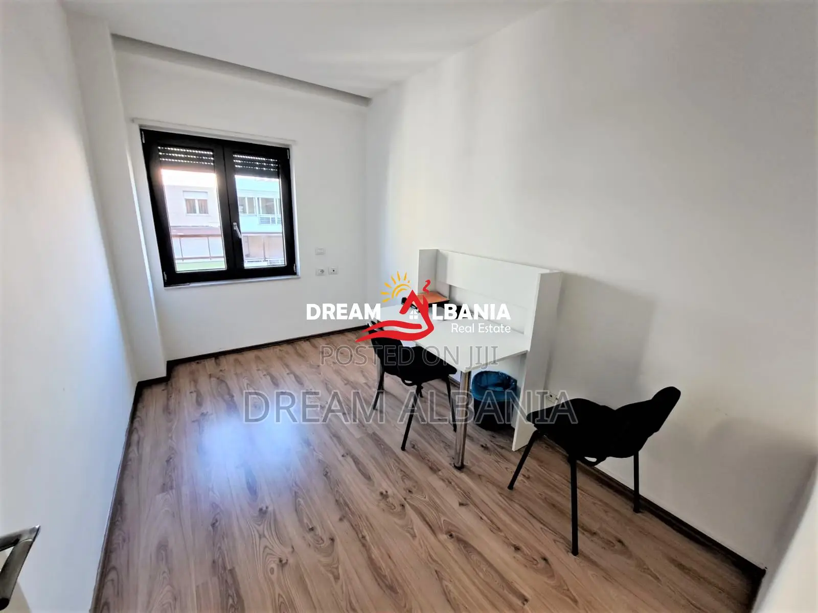 Zyre me qera tek Zogu i Zi tek Ring Center ne Tirane (ID 4261493)