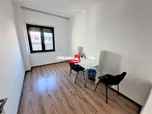 Zyre me qera tek Zogu i Zi tek Ring Center ne Tirane (ID 4261493)