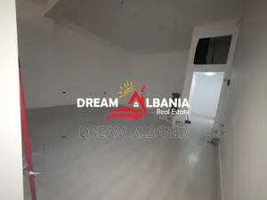 Ambjent ne shitje ne rrugen Mihal Grameno, prane Viva Market, Tirane (