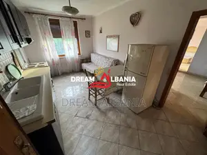Shiten 2 Apartamente (1+1 dhe 2+1) tek Kryqezimi i 21 Dhjetorit (ID 41