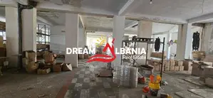 Ambient Komercial/Magazine me qera afer Terminalit te Autobuzave te Ve