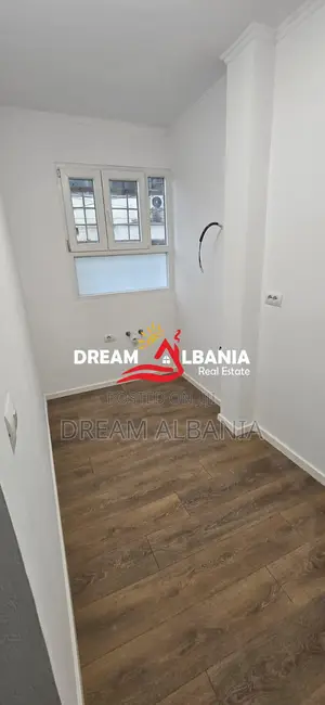 Apartament 1+1 ne Shitje tek Bulevardi Bajram Curri, prane Shkolles 1 