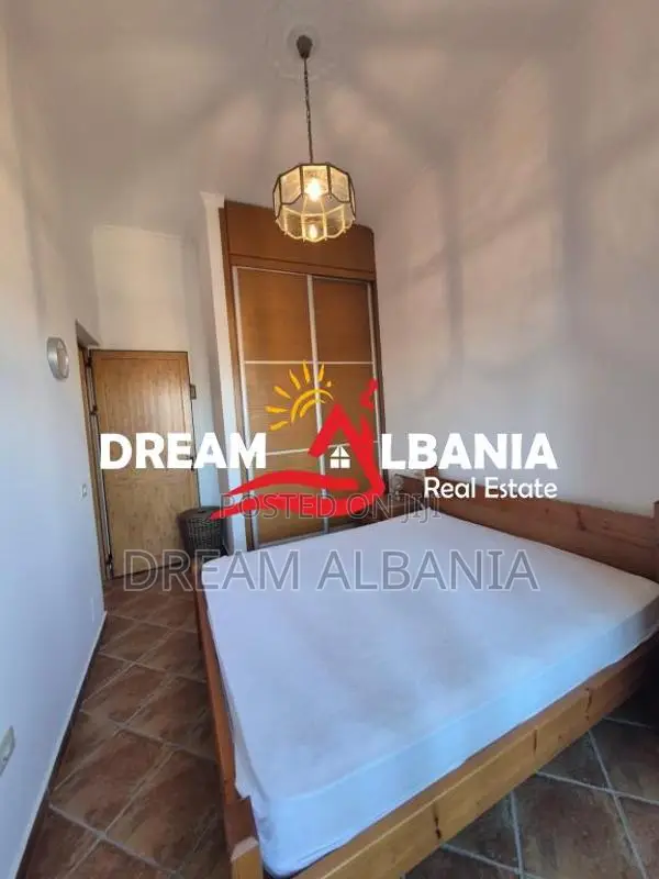 Apartament 1+1 me qera te Blloku i Ambasadave prane rruges se Kavajes 