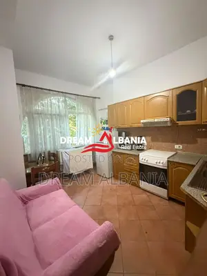 Jepet me Qira Apartament 2+1 tek Shallvaret prane mullirit te vjeter (