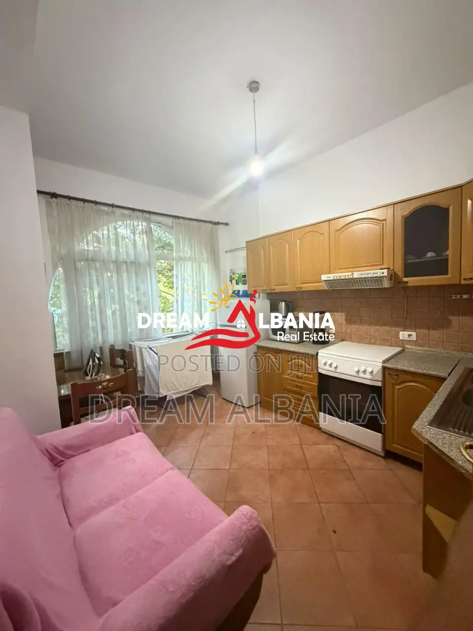 Jepet me Qira Apartament 2+1 tek Shallvaret prane mullirit te vjeter (