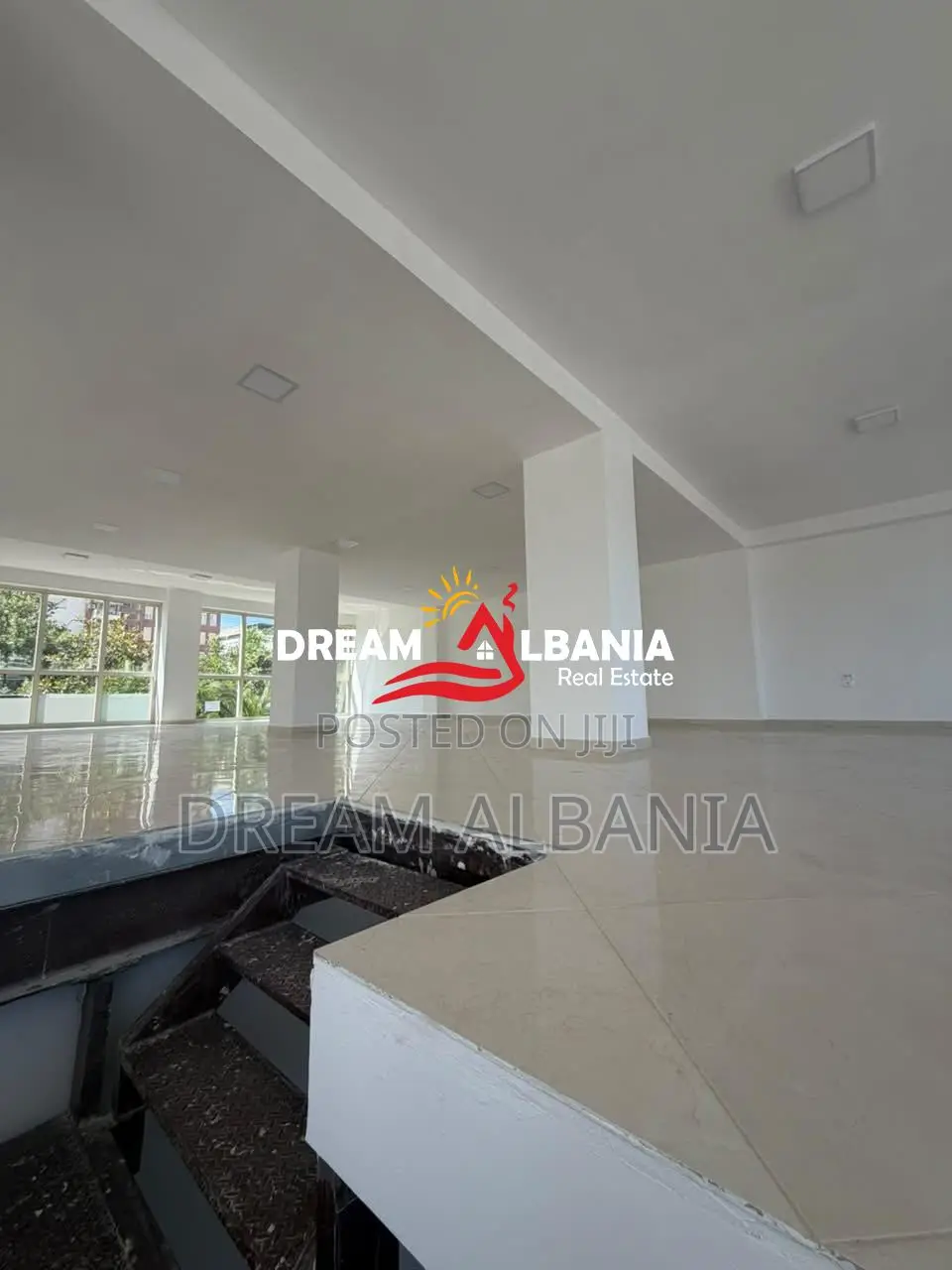 Jepet ambient biznesi me qira pranë Bulevardit Ri, TIRANE (42611557)