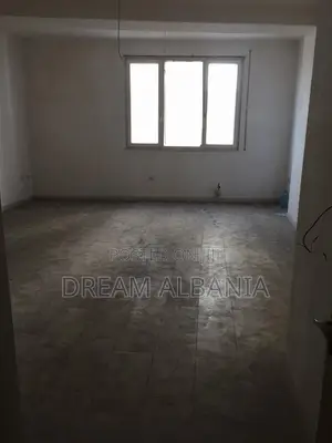 Zyre me qera ne rrugen Bardhok Biba, afer qendres ne Tirane (ID 426121