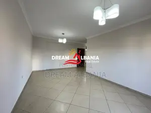 Jepet me qera ambient per zyra tek rruga e Kavajes, prane Garden Build