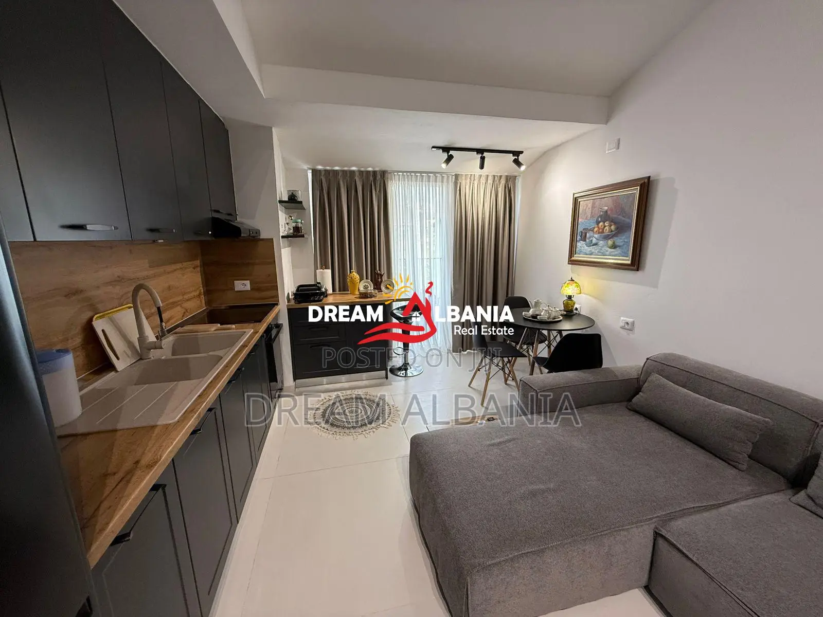 Shitet Apartament 1+1 Tek Restorant 2 Luanet ne Fresk (41111602)