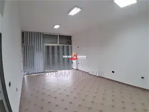Dyqan per shitje ne Rrugen e Durresit prane Ish Ambasades Jugosllave n