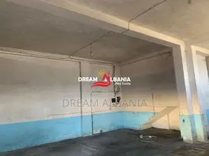 Magazine ne shitje ne autostraden Tirane-Durres prane QTU-se ne Tirane