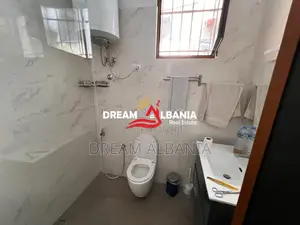 Shtepi Private 1-kateshe me qera ne Qender te Tiranes prane Internacio