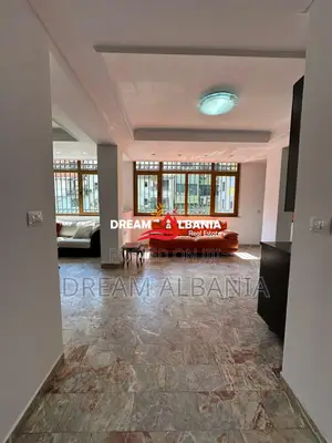 Zyre me qera prane Sheshit Wilson ne Tirane (ID 4261676 )