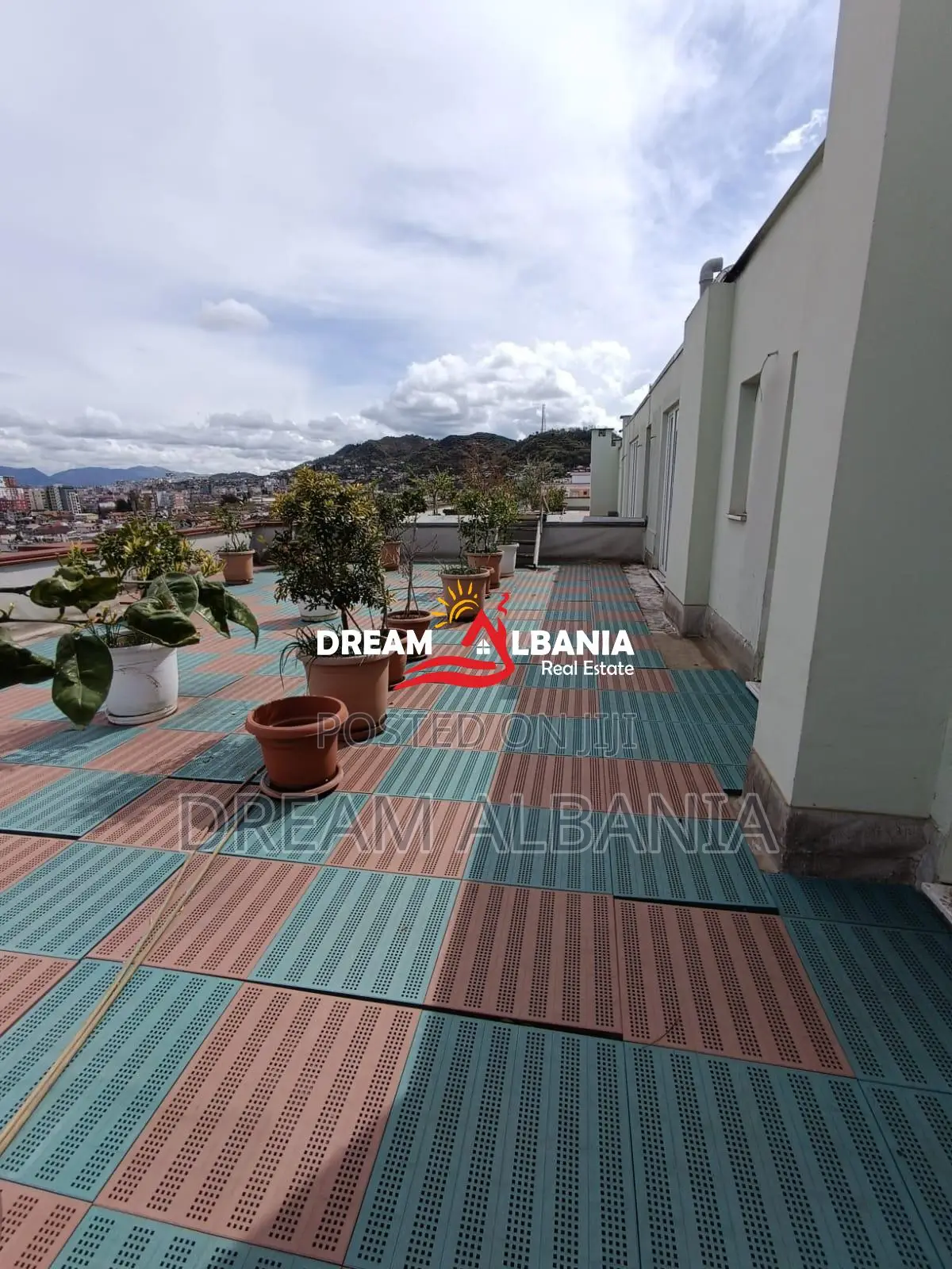 Ambient per zyre me qera ne Rrugen Besim Alla , prane pallateve Çabej 