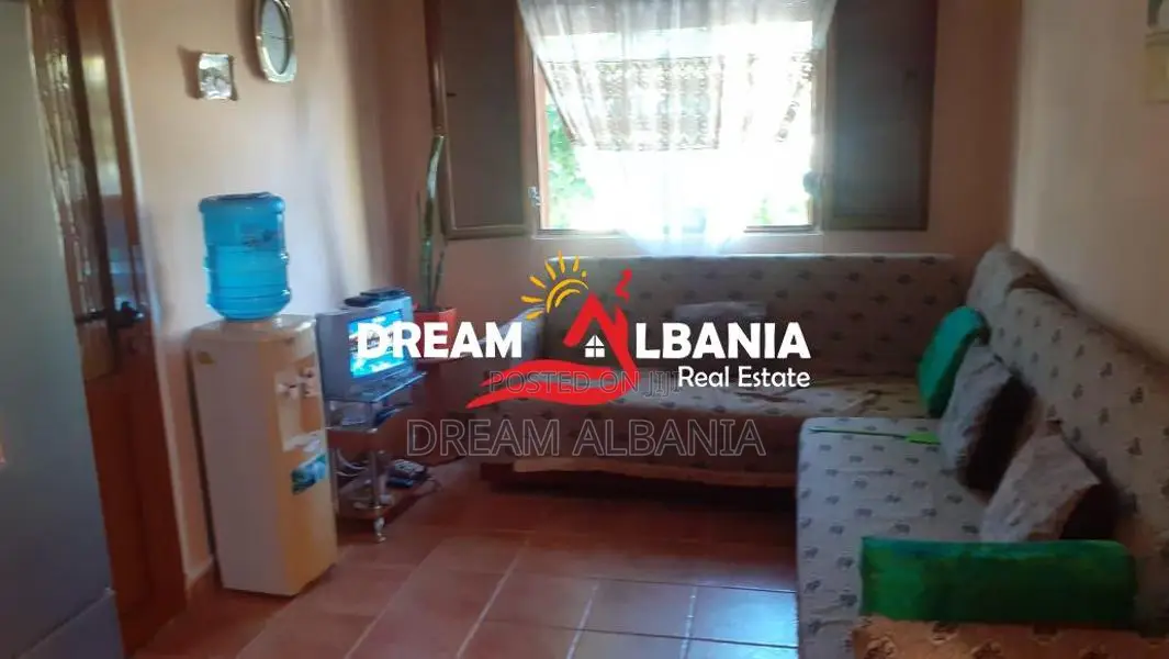 Shtepi Private + Ambjent Biznesi ne shitje ne Lushnje prane Stadiumit(