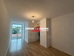Jepet ambjent me qera te Rruga e Dibres Pran Shkolles se Bashkuar 2+1 