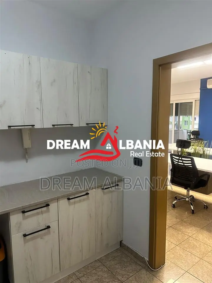 Jepet zyre me qera ne Bllok, Tirane (ID 42611386)