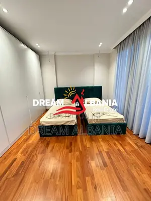 Jepet me qera apartament+verande | Penthouse 2+1+2 rruga e Kavajes (ID