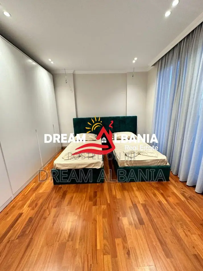 Jepet me qera apartament+verande | Penthouse 2+1+2 rruga e Kavajes (ID