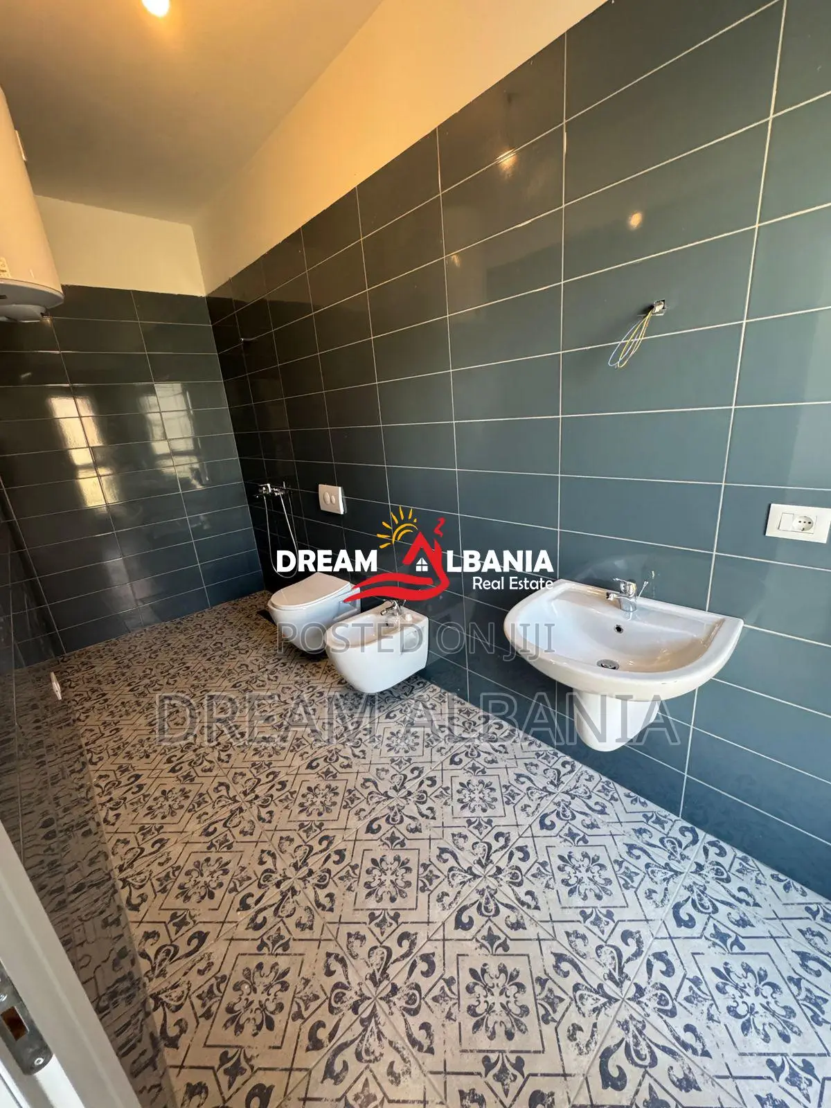 Jepen 2 Zyra me qera tek kompleksi Aura ne Laprake, Tirane (ID 4261156