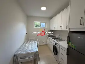 Jepet me qera apartament 1+1 me verande tek rruga Fortuzi, Tirane (ID 